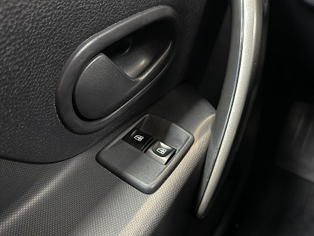 Renault Logan Stepway 1.6 MT (113 л.с.) 2019