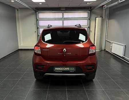 Renault Sandero Stepway 1.6 AT (102 л.с.) 2017
