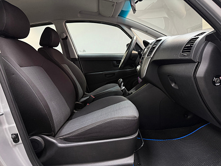 KIA Venga 1.6 MT (125 л.с.) 2013