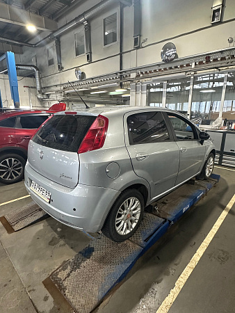 FIAT Punto 1.4 MT (77 л.с.) 2008