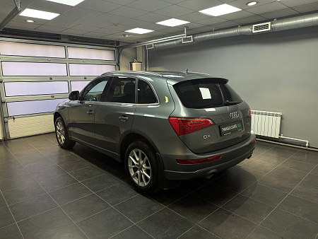 Audi Q5 2.0 TFSI quattro S tronic (211 л.с.) 2011