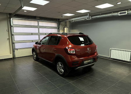 Renault Sandero Stepway 1.6 AT (102 л.с.) 2017