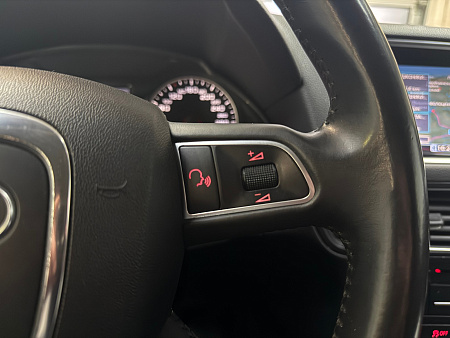 Audi Q5 2.0 TFSI quattro S tronic (211 л.с.) 2011