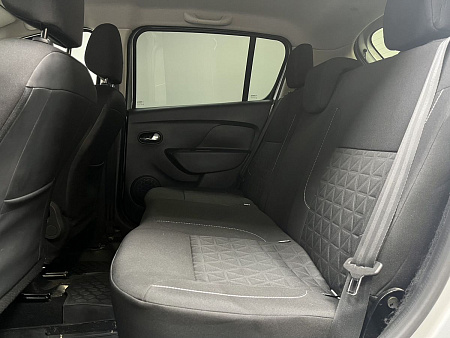 Renault Sandero Stepway 1.6 MT (102 л.с.) 2016