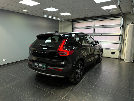 Volvo XC40 2.0 4WD AT (190 л.с.) 2021