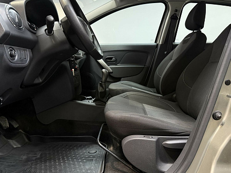 Renault Logan Stepway 1.6 MT (113 л.с.) 2019