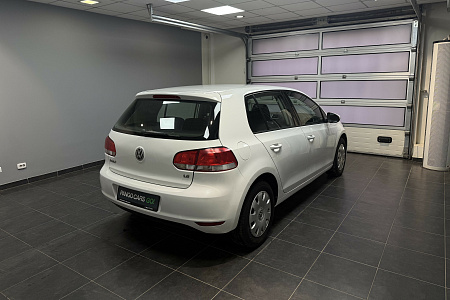 Volkswagen Golf 1.6 DSG (102 л.с.) 2012