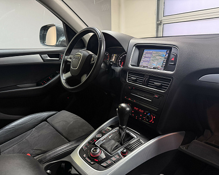 Audi Q5 2.0 TFSI quattro S tronic (211 л.с.) 2011