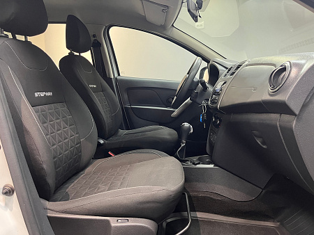 Renault Sandero Stepway 1.6 AT (102 л.с.) 2017
