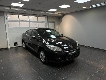 Renault Fluence 1.6 MT (106 л.с.) 2010