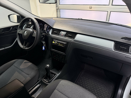 Skoda Rapid 1.6 MPI MT (90 л.с.) 2015