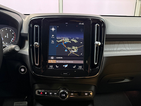 Volvo XC40 2.0 4WD AT (190 л.с.) 2021
