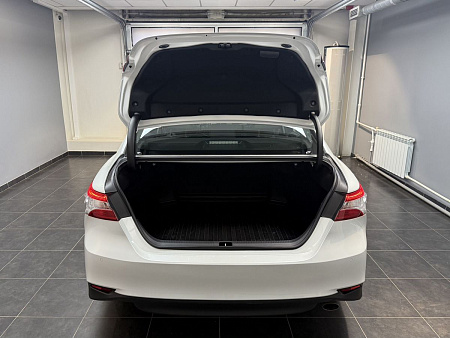 Toyota Camry 2.5 AT (181 л.с.) 2019