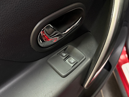 Renault Sandero Stepway 1.6 AT (102 л.с.) 2017