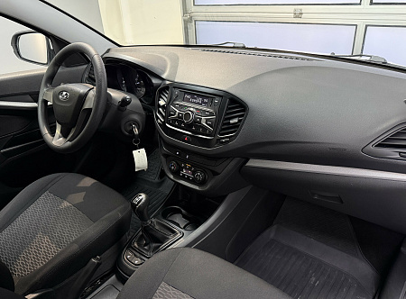 ВАЗ (LADA) Vesta 1.6 MT (106 л.с.) 2017