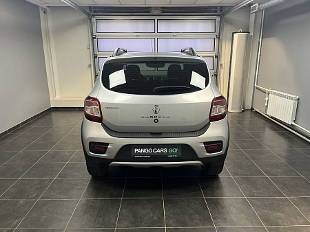Renault Sandero Stepway 1.6 MT (102 л.с.) 2016