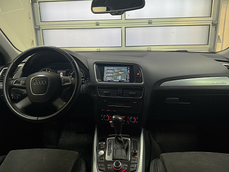 Audi Q5 2.0 TFSI quattro S tronic (211 л.с.) 2011