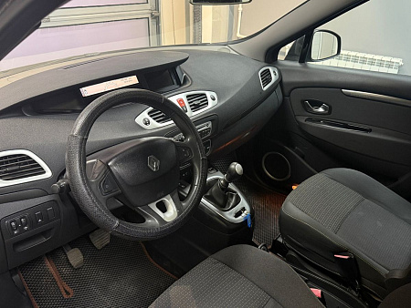 Renault Scenic 1.5 dCi MT (110 л.с.) 2010