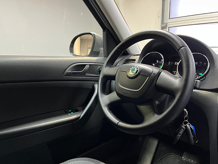 Skoda Yeti 1.2 TSI DSG (105 л.с.) 2011