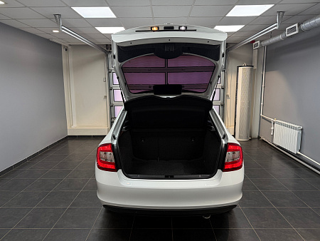 Skoda Rapid 1.6 MPI MT (90 л.с.) 2015