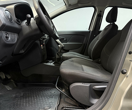 Renault Logan Stepway 1.6 MT (113 л.с.) 2019