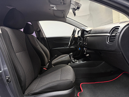 KIA Rio X-Line 1.6 MT (123 л.с.) 2018