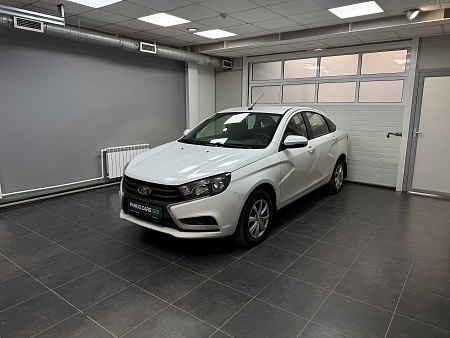 ВАЗ (LADA) Vesta 1.6 MT (106 л.с.) 2017