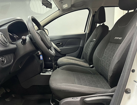 Renault Sandero Stepway 1.6 AT (102 л.с.) 2017