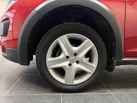 Renault Sandero Stepway 1.6 AT (102 л.с.) 2017