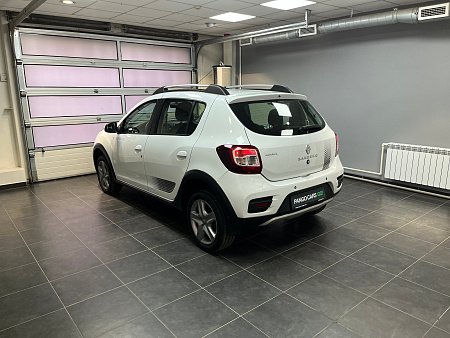 Renault Sandero Stepway 1.6 AT (102 л.с.) 2017