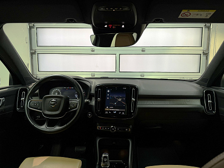 Volvo XC40 2.0 4WD AT (190 л.с.) 2021