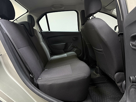 Renault Logan Stepway 1.6 MT (113 л.с.) 2019