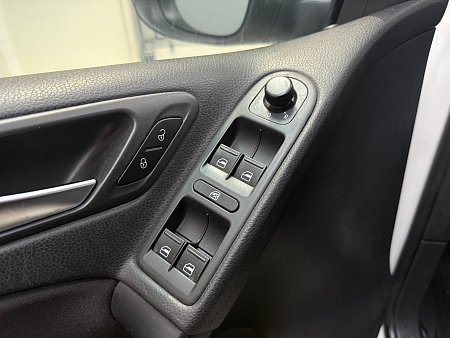 Volkswagen Golf 1.6 DSG (102 л.с.) 2012