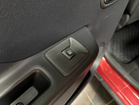 Renault Sandero Stepway 1.6 AT (102 л.с.) 2017